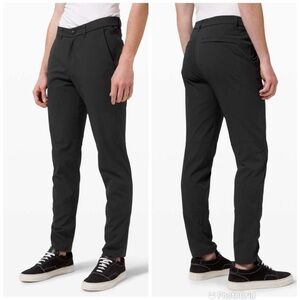Lululemon Commission Pant Slim-Fit Warpstreme Black *Light
Size 34” inseam 34”